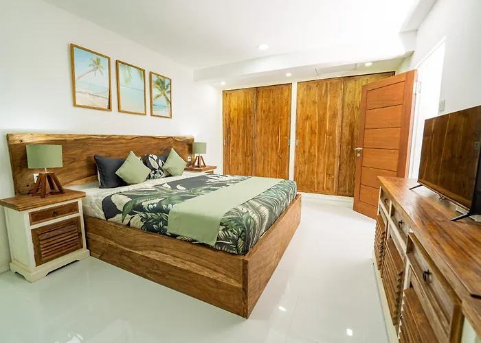 Spacious 3 Bedroom With Private Pool And Billiards