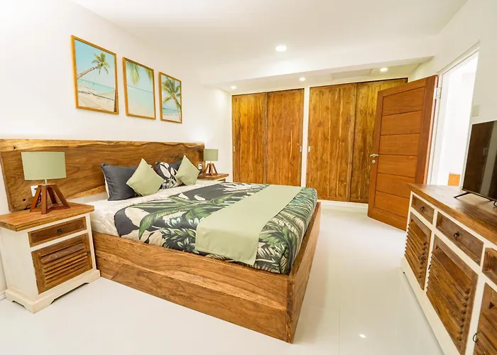 Spacious 3 Bedroom With Private Pool And Billiards スミニャック