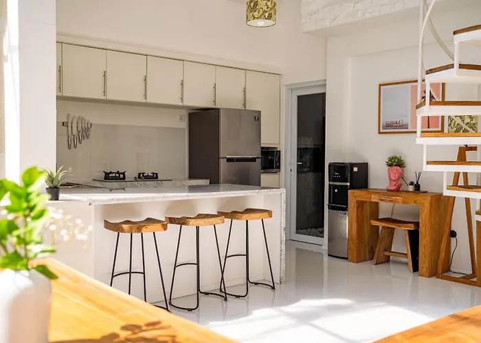 Spacious 3 Bedroom With Private Pool And Billiards ヴィラ スミニャック